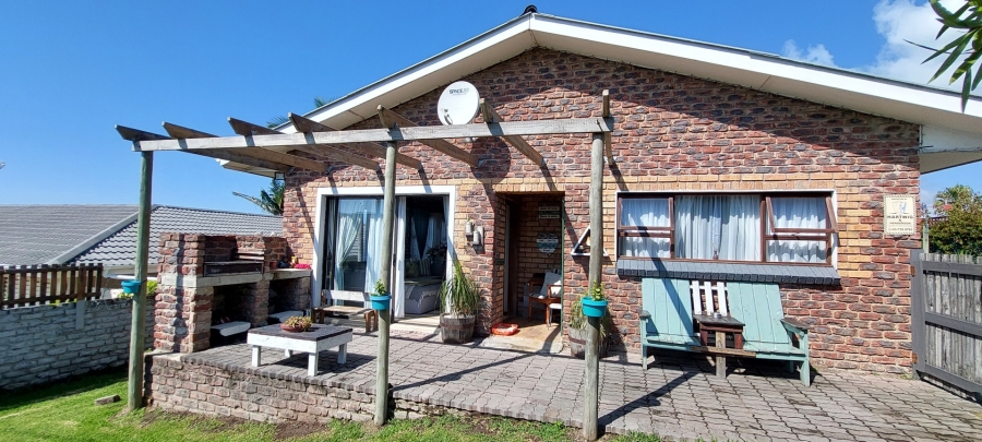 5 Bedroom Property for Sale in Sunrise On Sea Eastern Cape